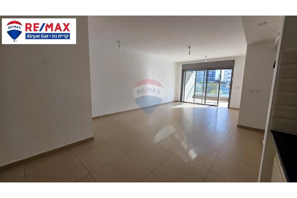 Apartment for Sale in קרית גת - Image 2
