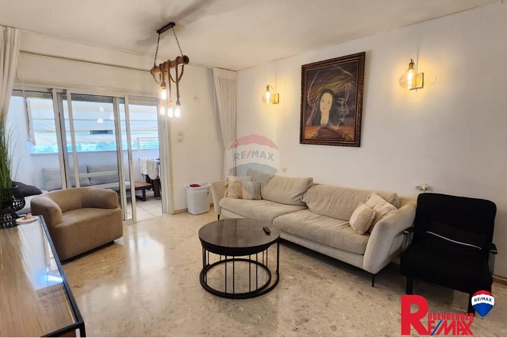 Apartment for Sale in Rishon LeZion - Image 2