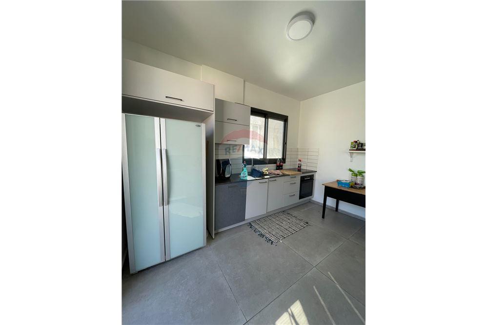 Apartment for Sale in Tel Aviv - Image 4
