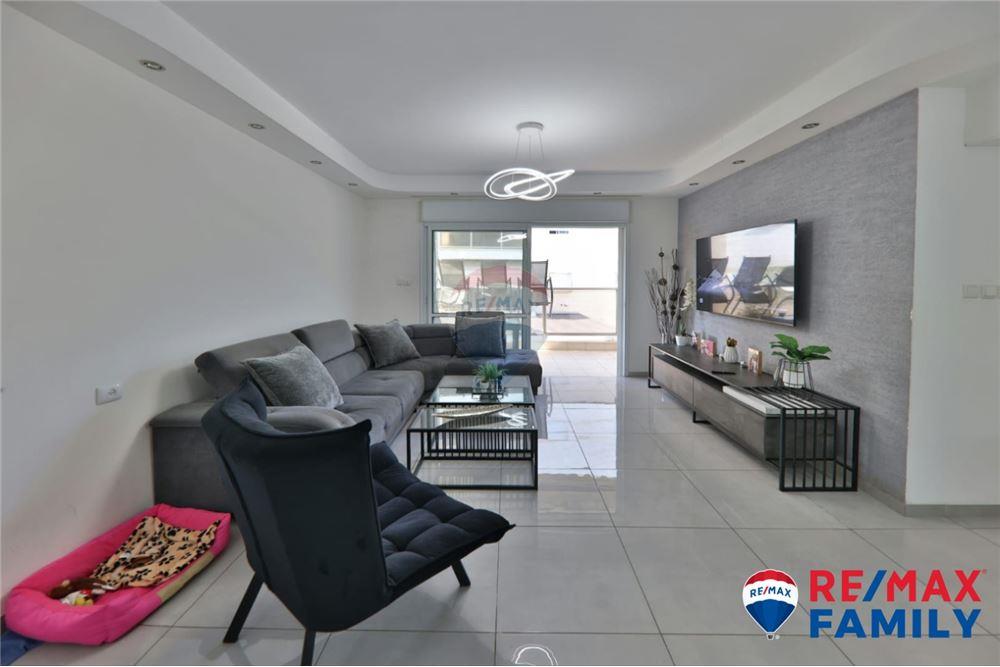 Apartment for Sale in Kiryat Yam - Image 4