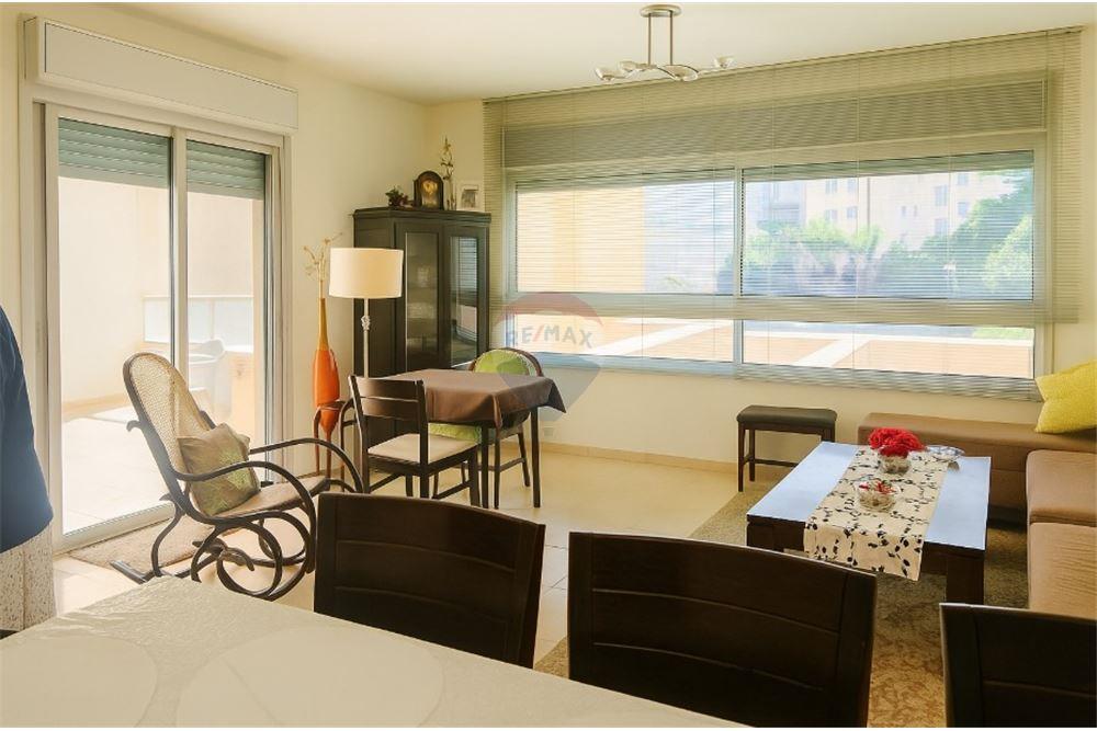 Apartment for Sale in Tel Aviv - Image 2