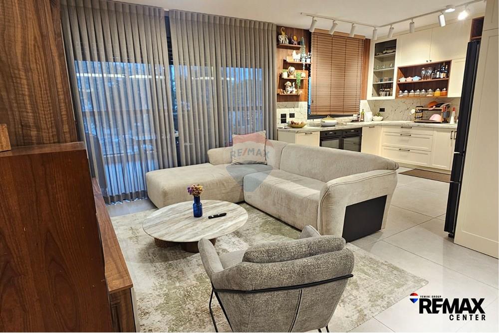 Apartment for Sale in Holon - Image 1