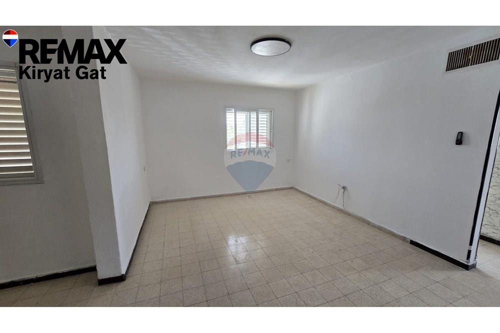 Apartment for Sale in קרית גת - Image 3