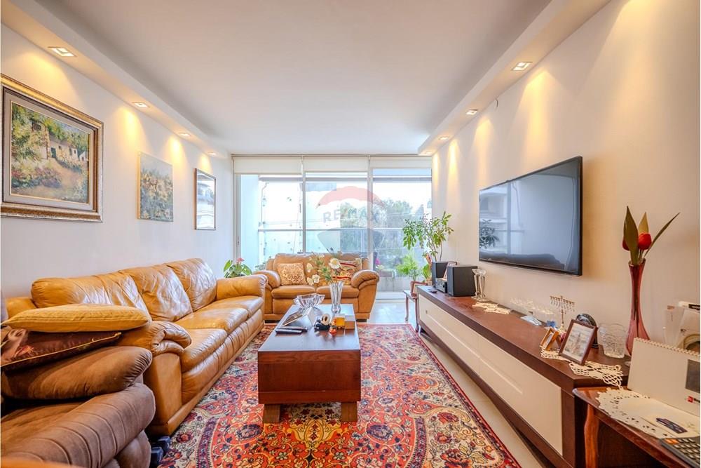 Apartment for Sale in Tel Aviv - Image 1