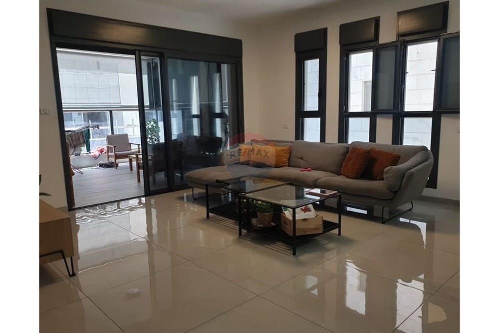 Apartment for Sale in Nahariya - Image 2