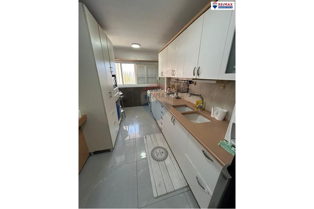 Apartment for Sale in קרית גת - Image 2