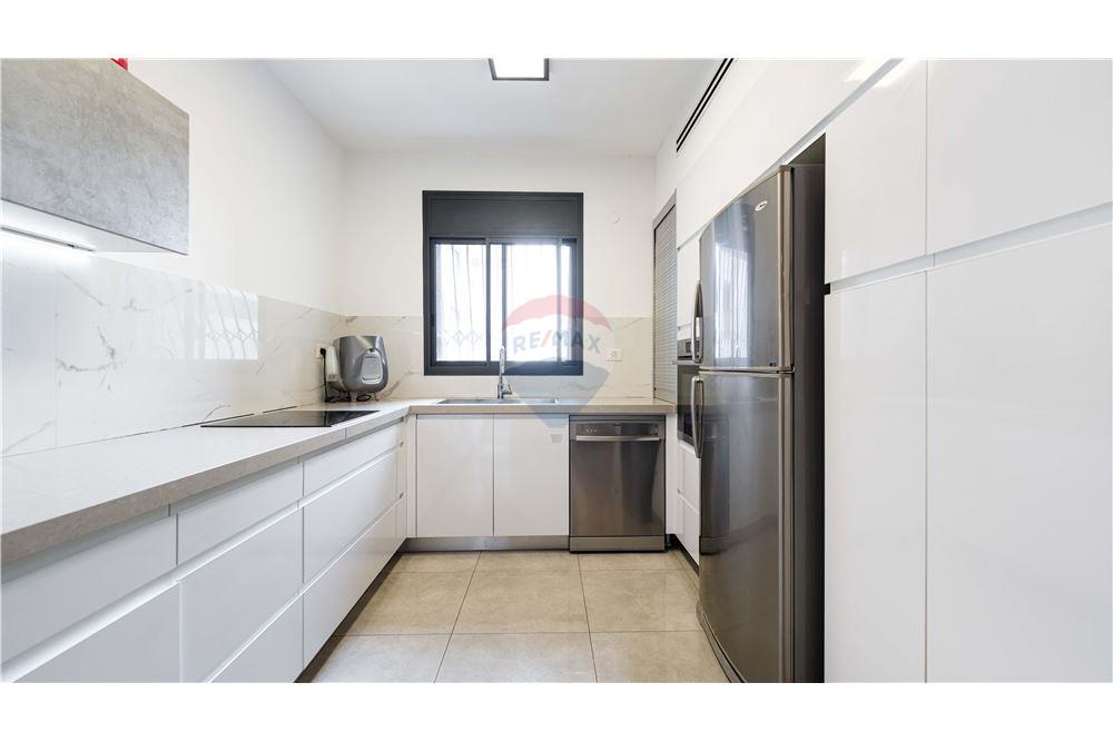 Apartment for Sale in Or Yehuda - Image 7