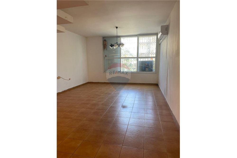 Apartment for Sale in Ramat HaSharon - Image 1