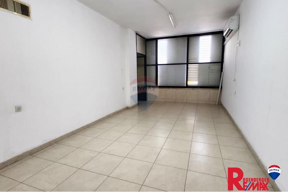 Apartment for Sale in Bnei Brak - Image 2