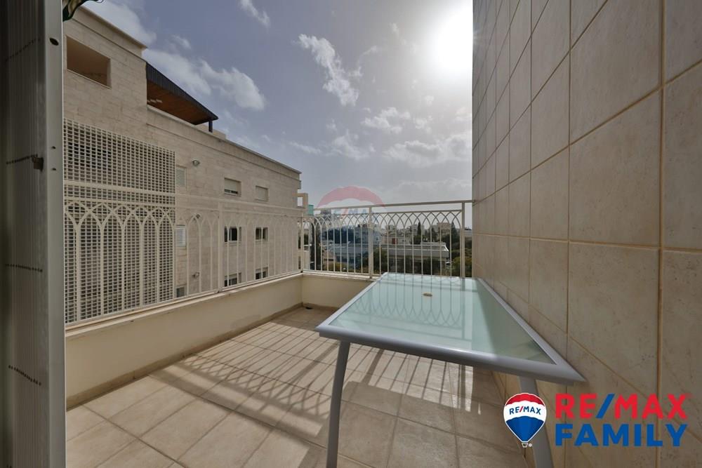 Apartment for Sale in קרית מוצקין - Image 3