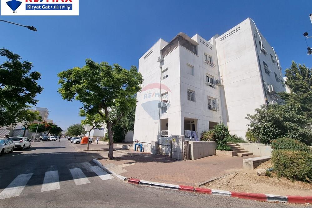 Apartment for Sale in קרית גת - Image 1