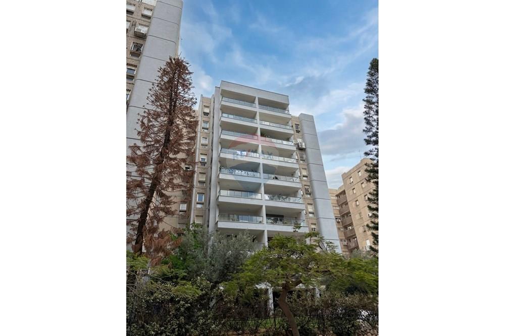 Apartment for Sale in Ganei Tikva - Image 1