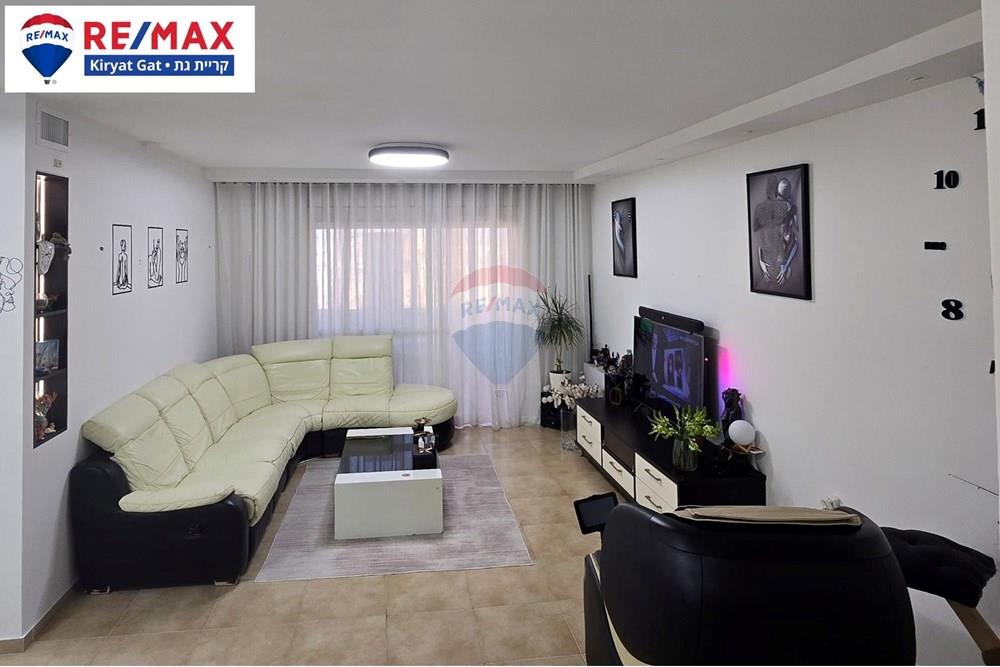Apartment for Sale in קרית גת - Image 2