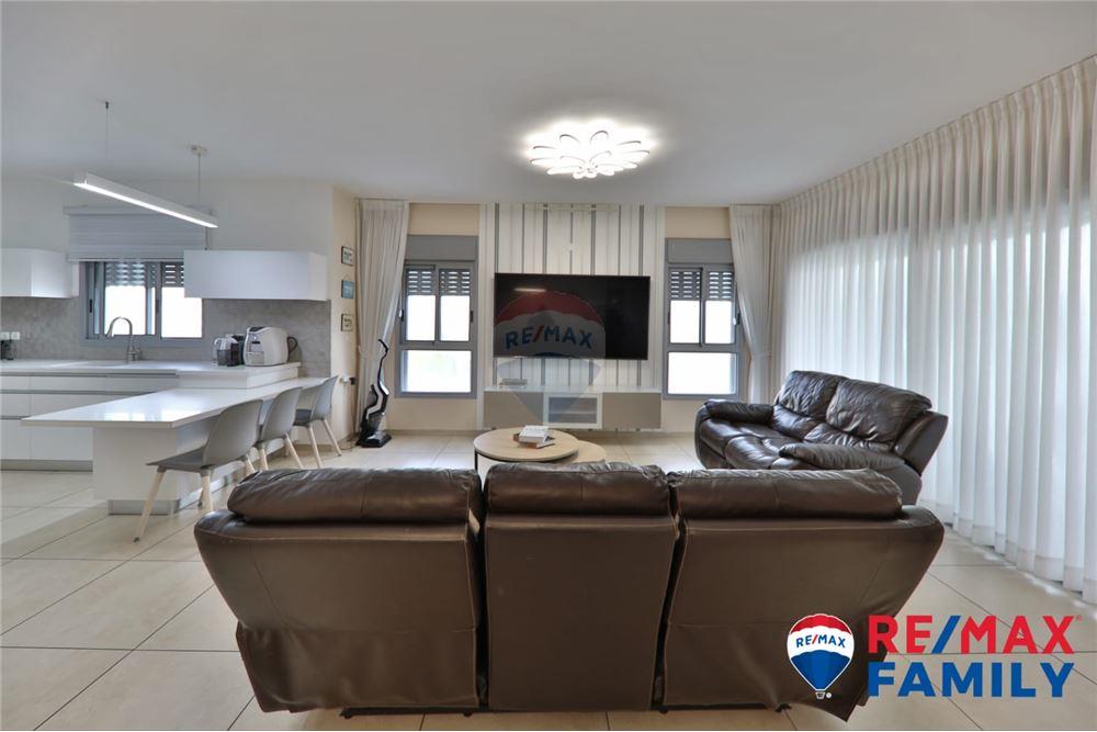Apartment for Sale in קרית מוצקין - Image 3