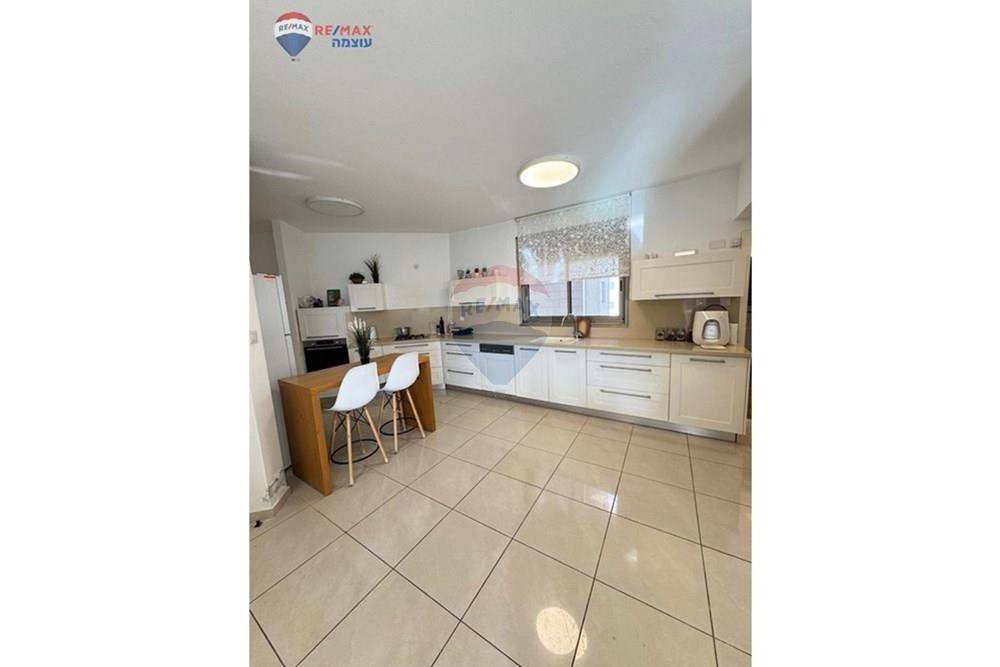 Apartment for Sale in Rishon LeZion - Image 1