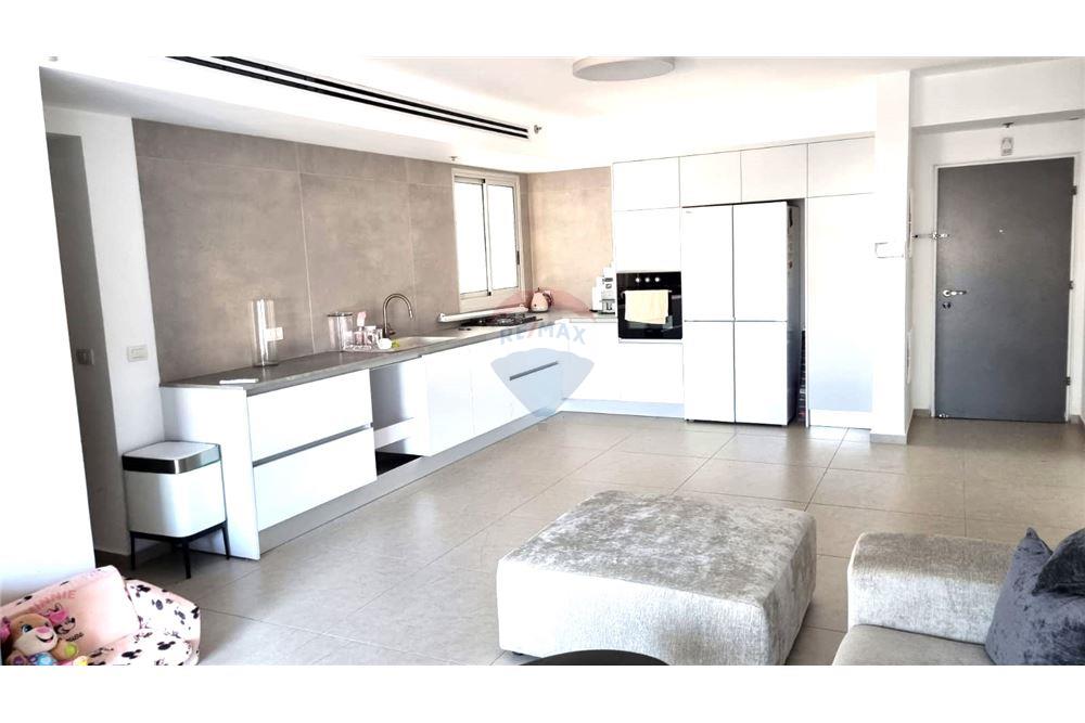 Apartment for Sale in Netanya - Image 2