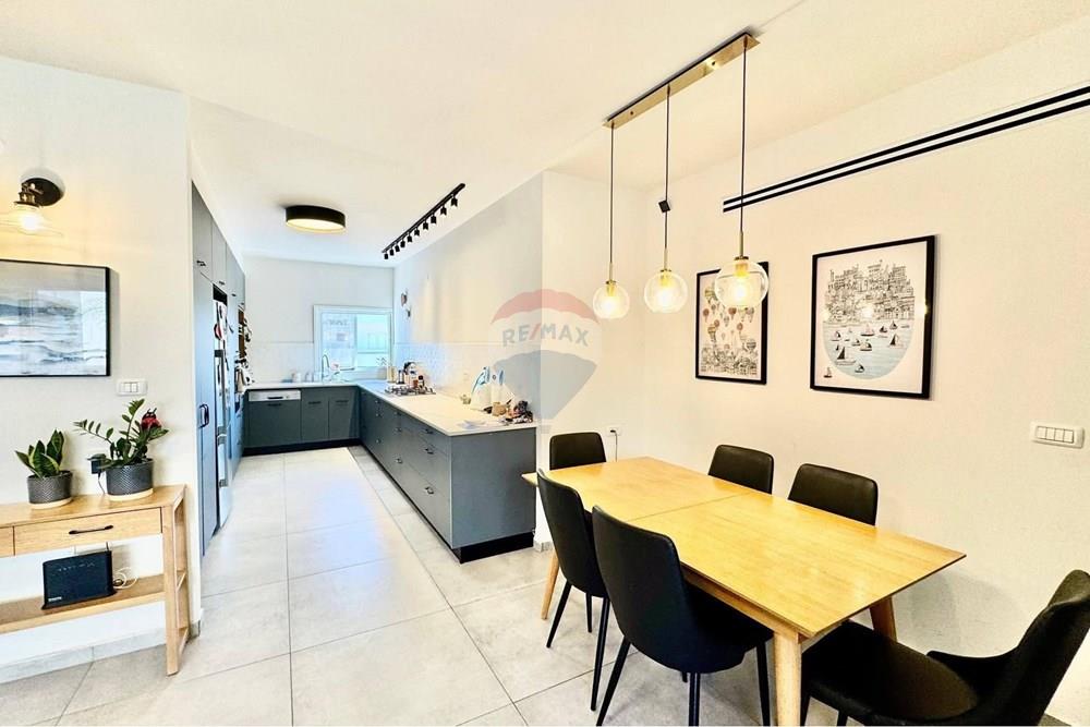 Apartment for Sale in Ra'anana - Image 2