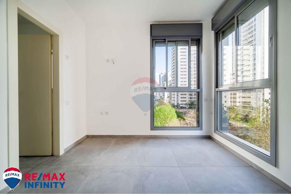 Apartment for Sale in ראש העין - Image 2
