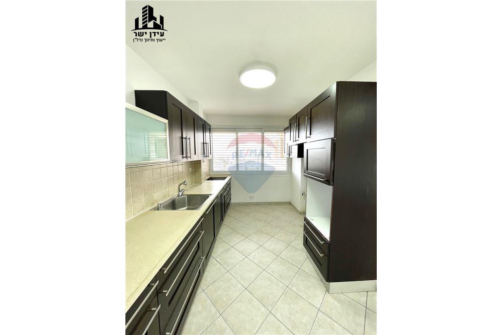 Apartment for Sale in Tel Aviv - Image 4