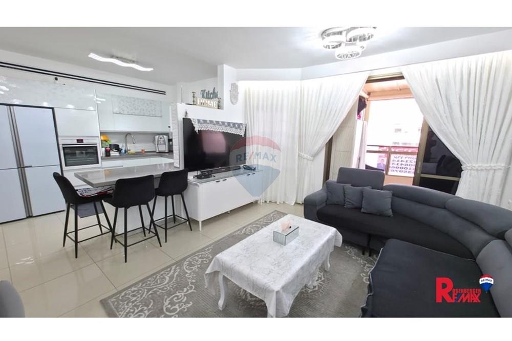 Apartment for Sale in Bat Yam - Image 1