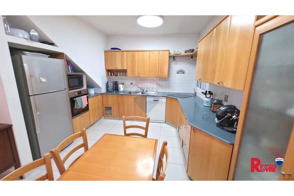 Apartment for Sale in אזור - Image 6
