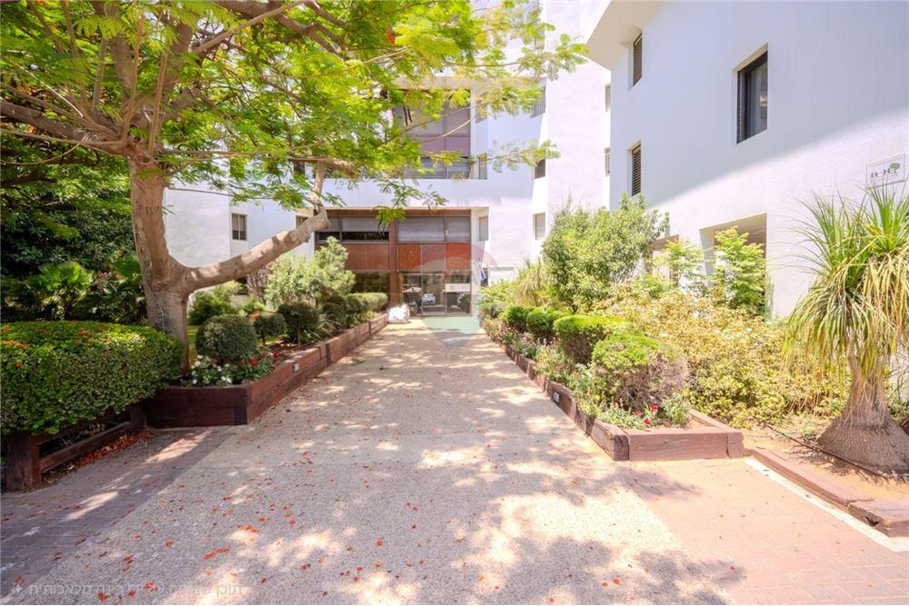 Apartment for Sale in Tel Aviv - Image 6