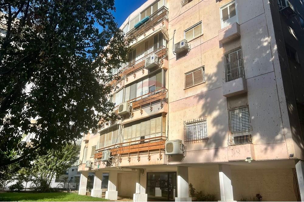 Apartment for Sale in קרית אונו - Image 7