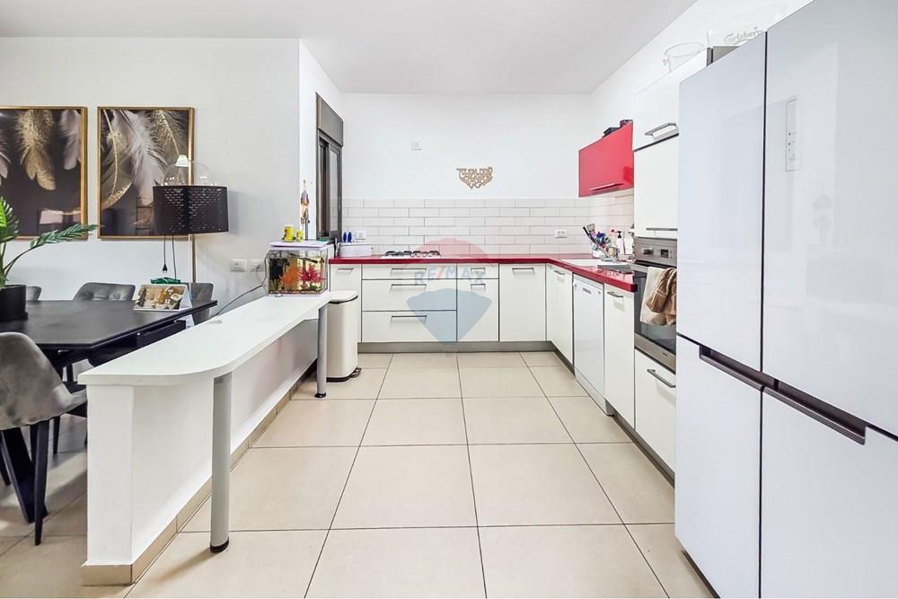 Apartment for Sale in קרית מוצקין - Image 2