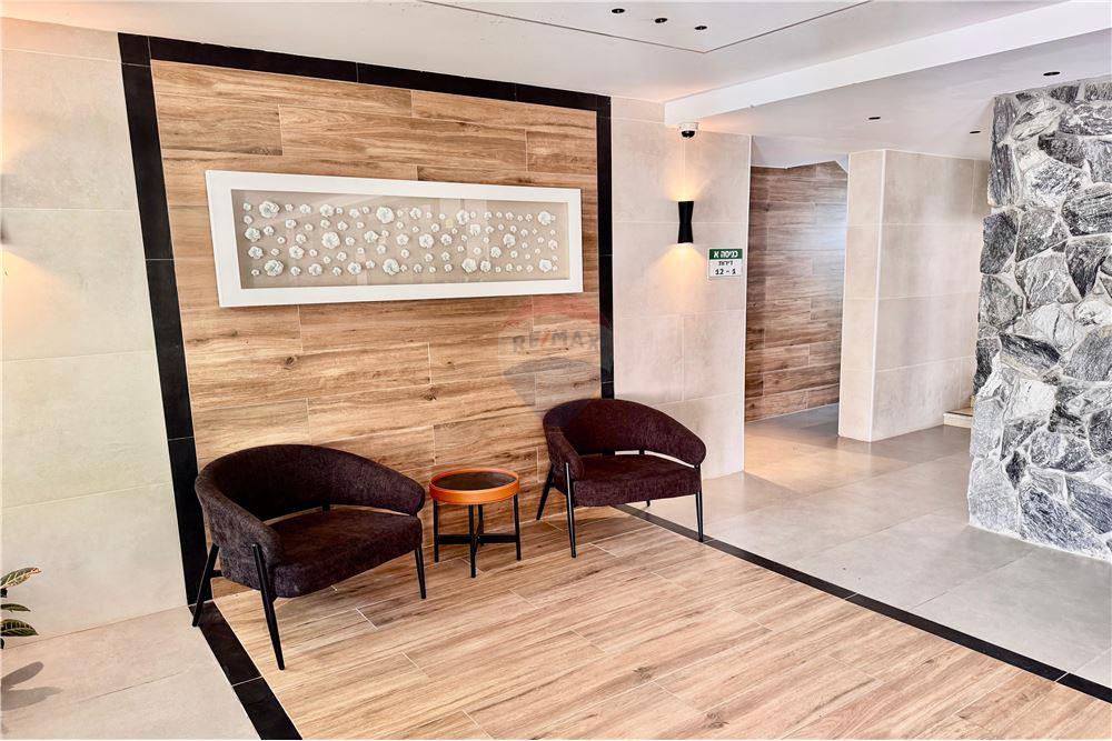 Apartment for Sale in Ra'anana - Image 3