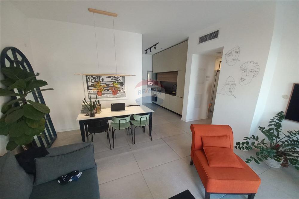 Apartment for Sale in Tel Aviv - Image 4