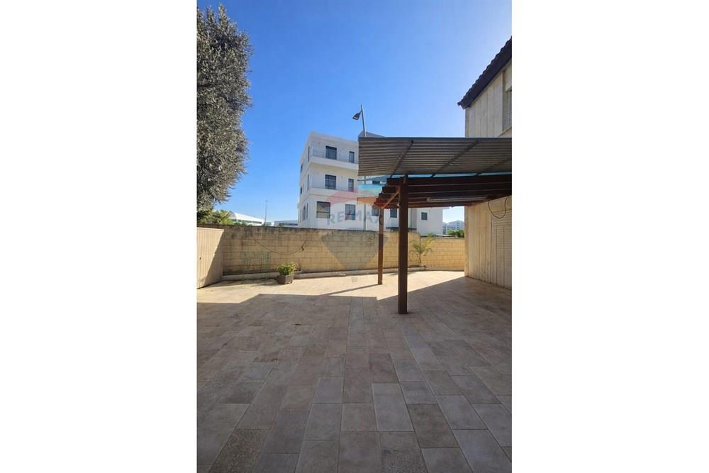 House for Sale in אור עקיבא - Image 2
