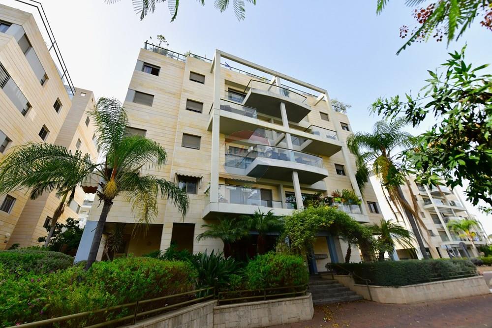 Apartment for Sale in קרית אונו - Image 7