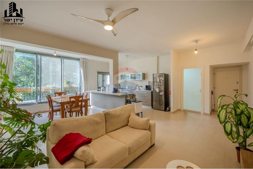 Apartment for Sale in Tel Aviv - Image 3