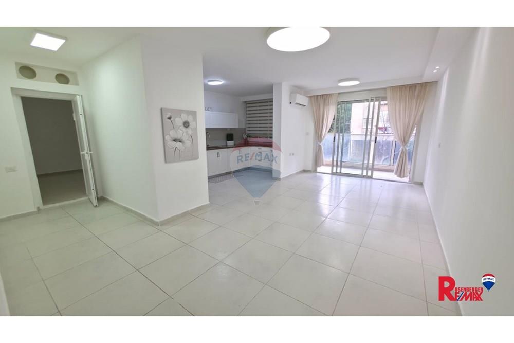 Apartment for Sale in Rishon LeZion - Image 2