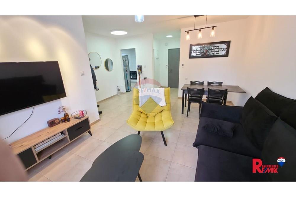 Apartment for Sale in Holon - Image 1