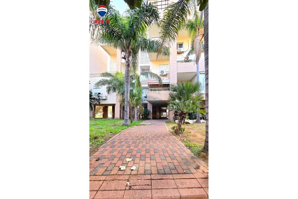 Apartment for Sale in Hadera - Image 3