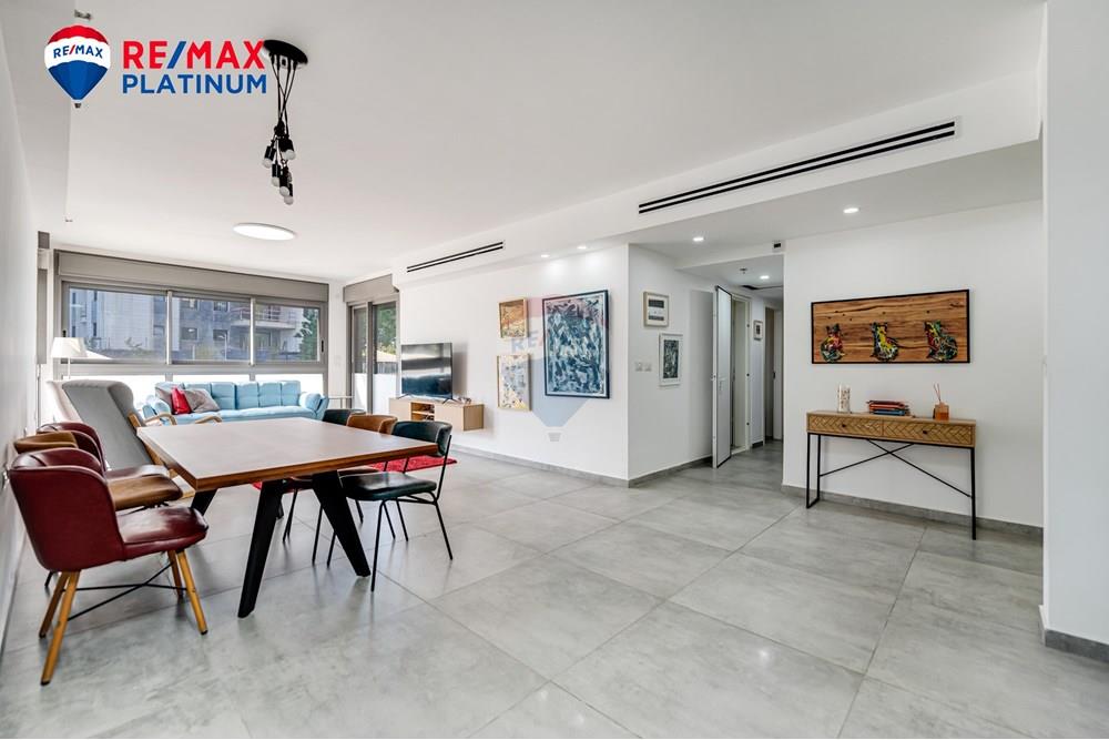 Apartment for Sale in קרית אונו - Image 3