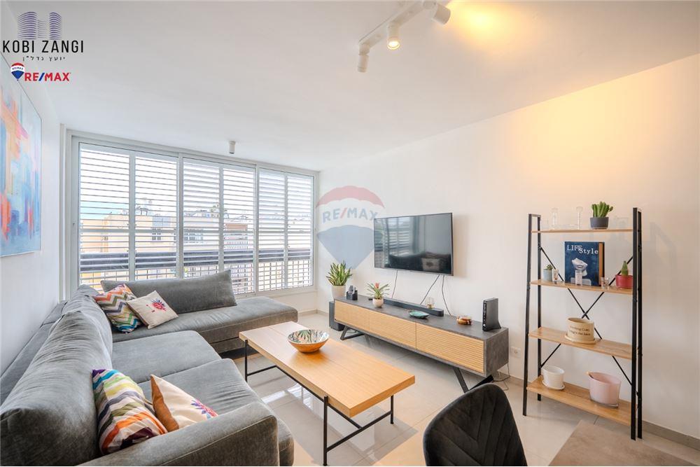 Apartment for Sale in Tel Aviv - Image 1
