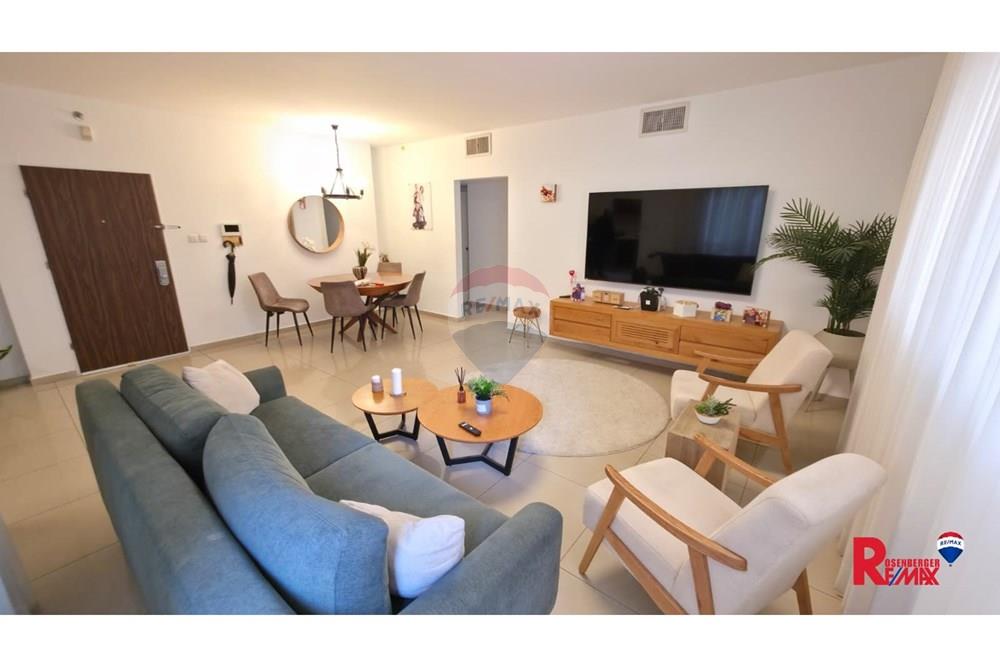 Apartment for Sale in Holon - Image 1