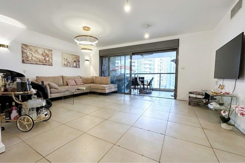 Apartment for Sale in Hod HaSharon - Image 7