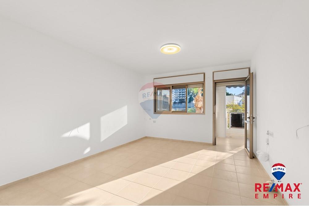 Apartment for Sale in Rishon LeZion - Image 2