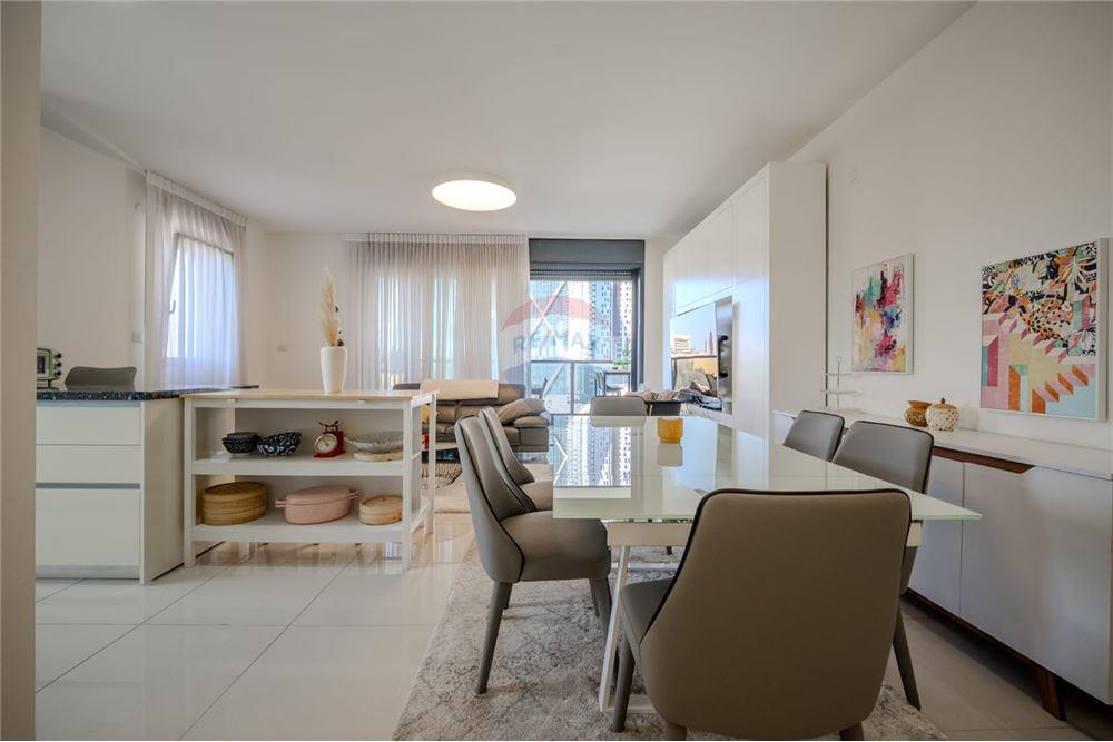 Apartment for Sale in Tel Aviv - Image 2