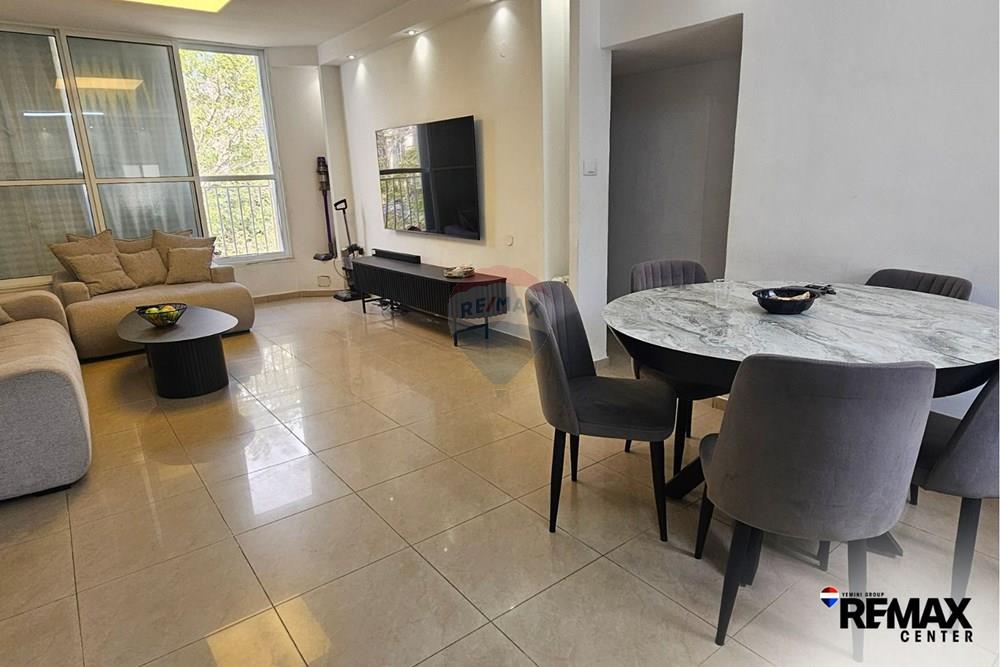 Apartment for Sale in Holon - Image 5