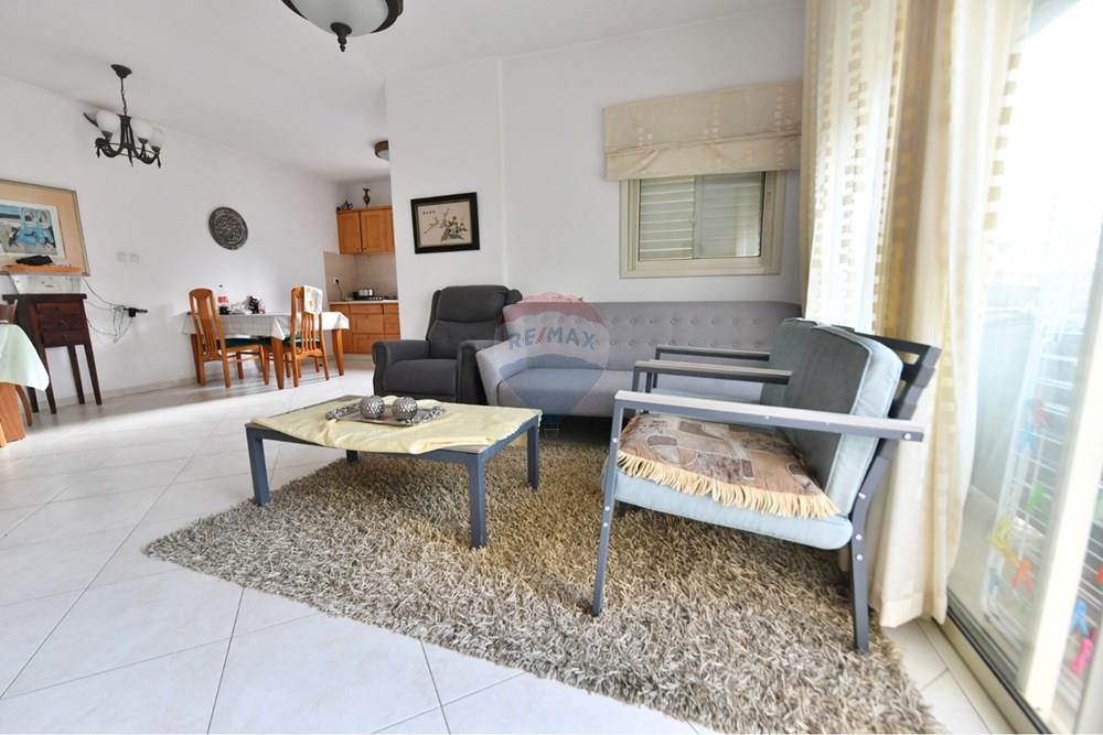 Apartment for Sale in Holon - Image 2
