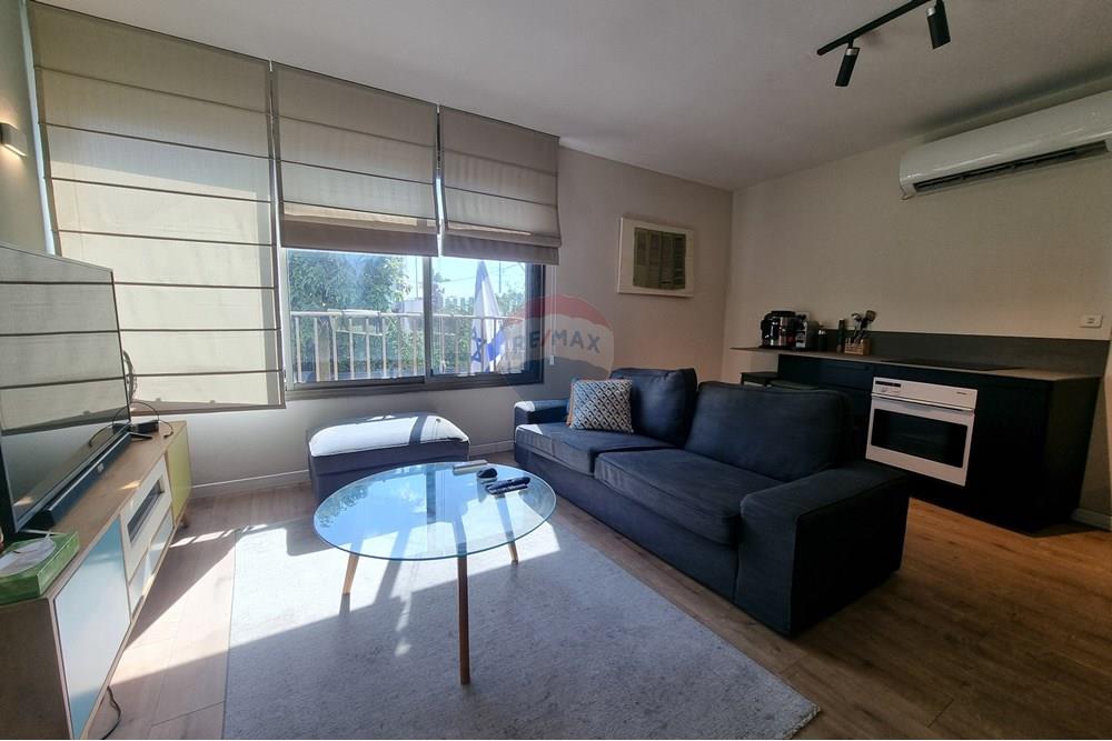 Apartment for Sale in Tel Aviv - Image 2