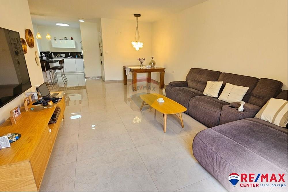 Apartment for Sale in Holon - Image 2