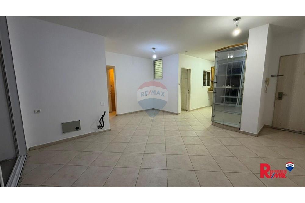 Apartment for Sale in Holon - Image 3