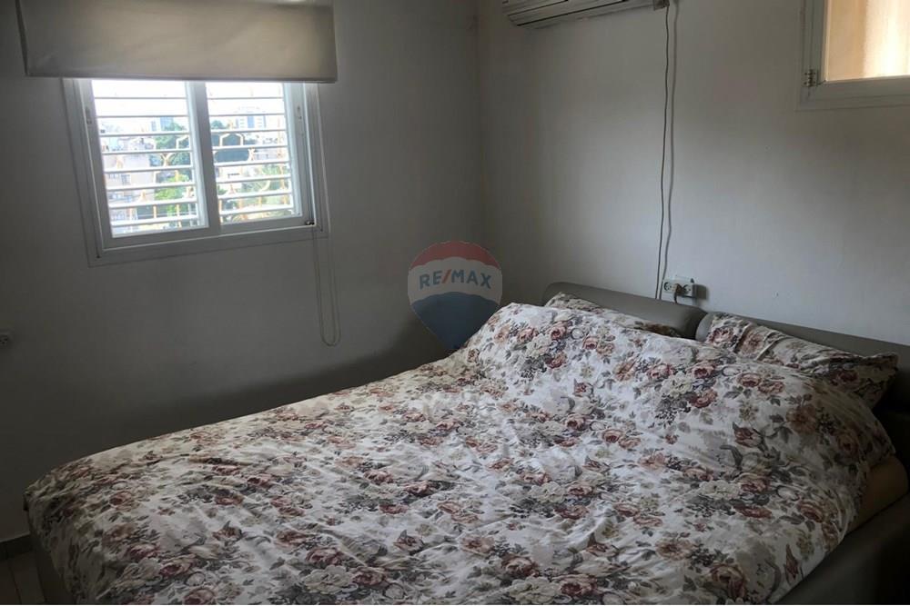 Apartment for Sale in Yehud - Image 2