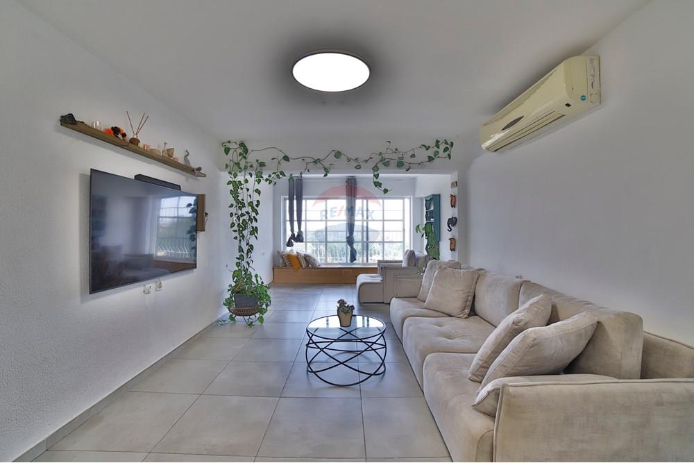 Apartment for Sale in Tel Aviv - Image 2