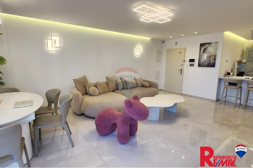 Apartment for Sale in Holon - Image 1